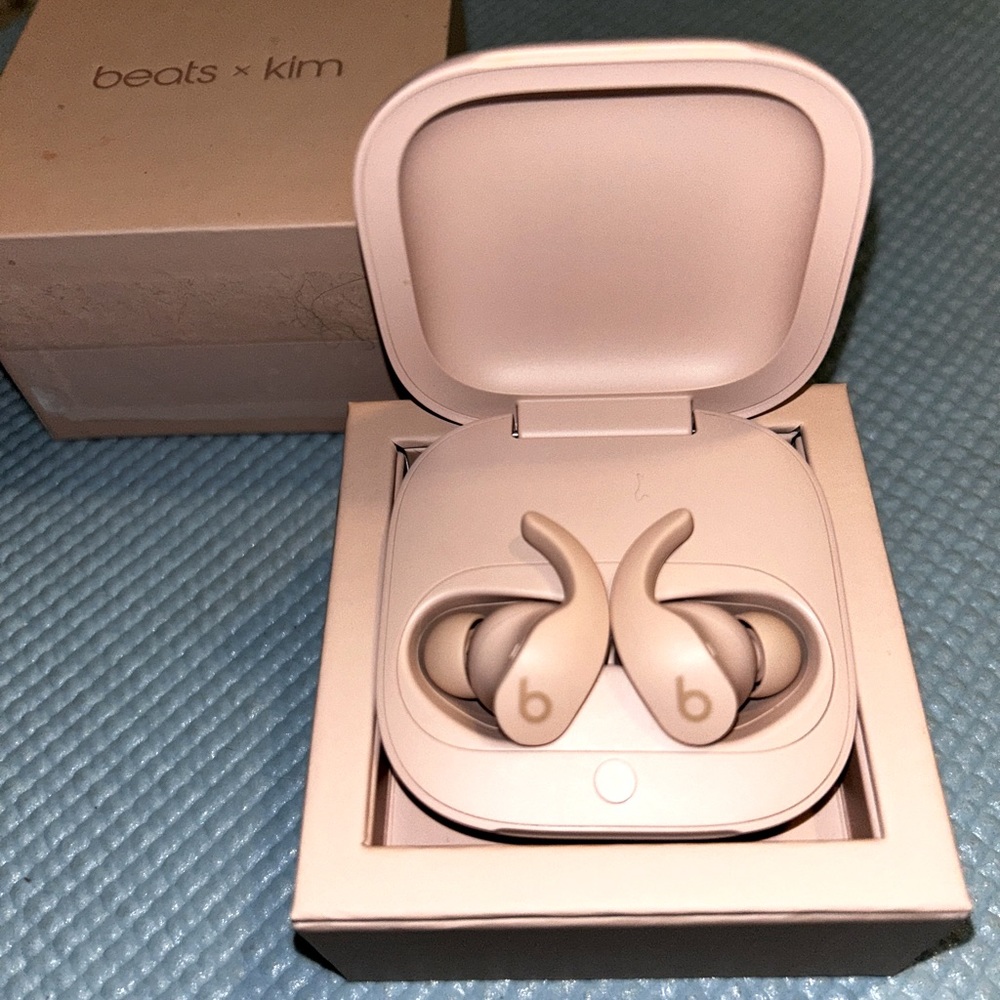 Beats x Kim *LIKE NEW*  SOLD OUT IN MOON